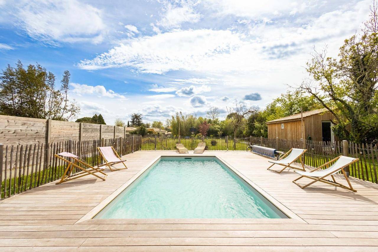 2 hébergements un studio avec jacuzzi privatif et une chambre indépendante avec salle de bains in Mérignac, Région de Bordeaux