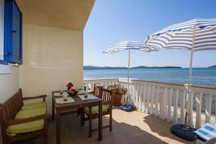 Ganze Wohnung, 1-Zimmer-Ferienwohnung am Strand Krapanj, Sibenik in Krapanj, Krapanj (Kroatische Adria)