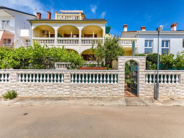 Villa für 2 Personen, mit Balkon und Garten in Fazana