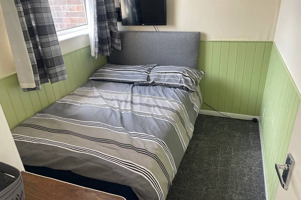 2 Bed Lodge Sleeps 4- Pets, Parking, 2min to Beach in Chapel St. Leonards, Lincolnshire