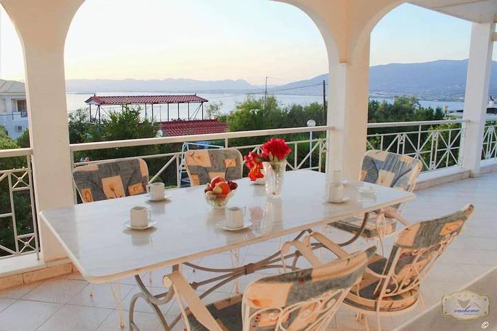 Gîte pour 6 personnes, avec Balcon et Terrasse ainsi que Jardin et Vue dans Mikra Mandinia