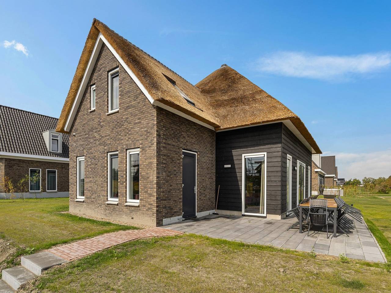 Villa am Ijsselmeer mit privatem Steg in Ijsselmeer