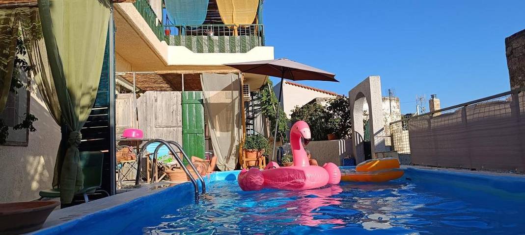 Gîte pour 3 personnes, avec terrasse et piscine ó Zarós - 2