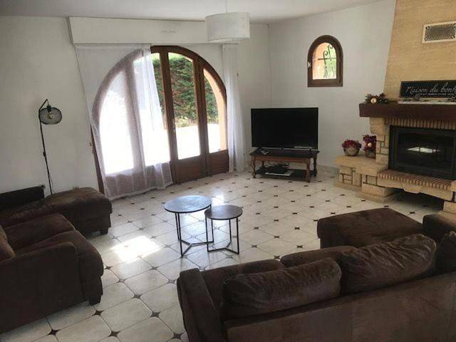 Ferienhaus für 9 Personen, mit Terrasse und Garten sowie Pool in Gaillan-en-Médoc - 4