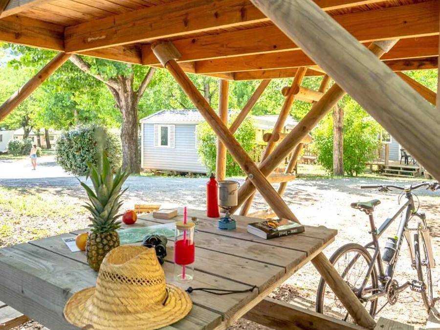 Camping Arc en Ciel - Tent 2 persons - Cabane 2 trèfles- 1 bedroom - Electricity in Vallon-Pont-d'Arc, Ardèche