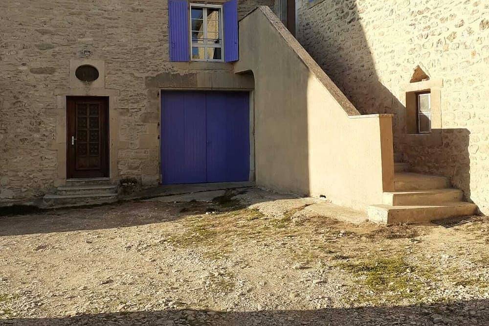 Entire apartment, Appartement Chez Annie in Grignan, Nyons region