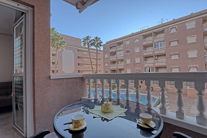 Vakantiewoning voor 2 personen, met balkon en zwembad in Santa Pola