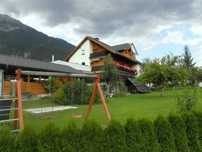 Ferienhaus für 5 Personen, mit Balkon und Terrasse sowie Garten und Seeblick