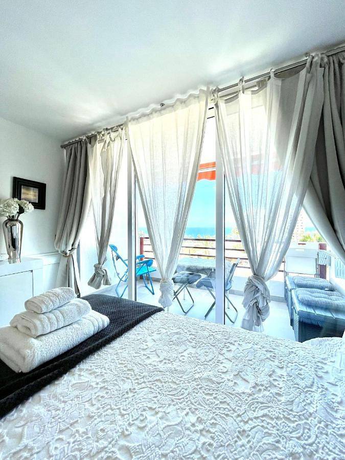 Appart’hôtel pour 4 personnes, avec Balcon et Terrasse ainsi que Piscine et Vue