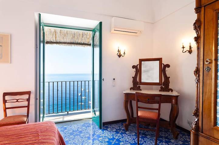 Positano: Villa Ibiscus antike Villa 50 m über dem Meer im Herzen von Positano in Spiaggia Fornillo, Positano