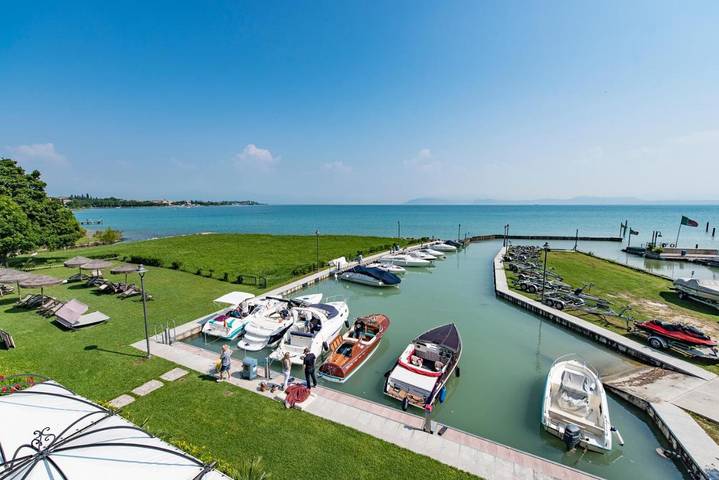 Hotel para 3 personas, con piscina y jardín además de jacuzzi y sauna, Se admiten mascotas - 1