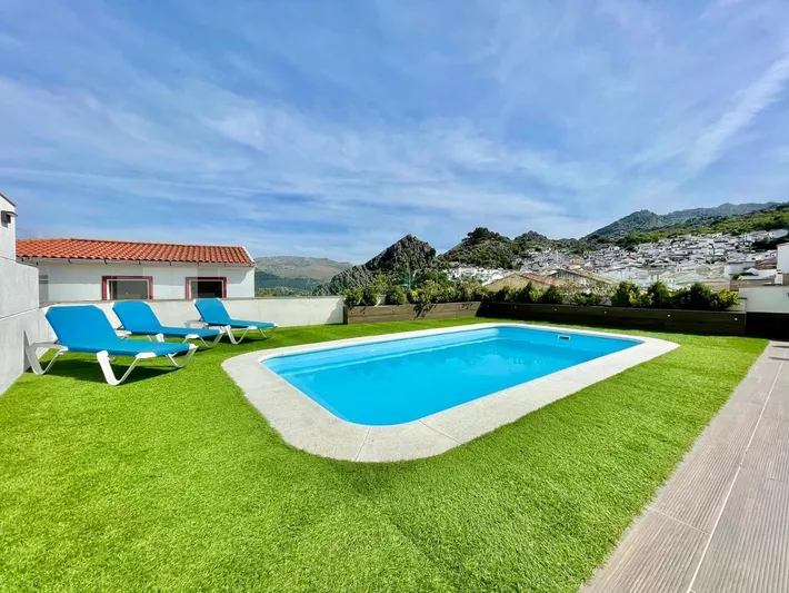 Casa rural para 6 personas, con balcón y jardín además de piscina y vistas - 1