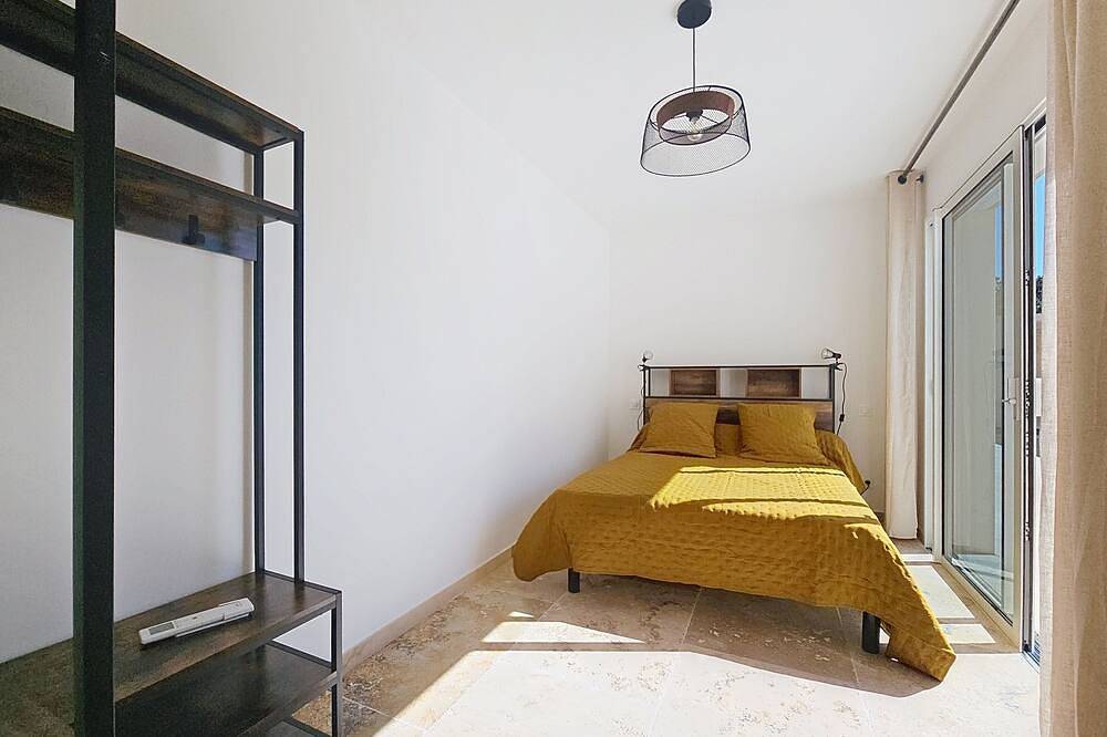 Villa Charlotte quiet Air-conditioned near Avignon swimming pool Pétanque Wifi in Villeneuve-lès-Avignon, Nimes region