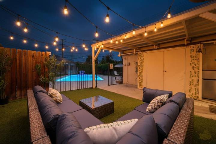 Apartamento para 7 personas, con jacuzzi además de piscina y jardín, Se admiten mascotas en North Hollywood