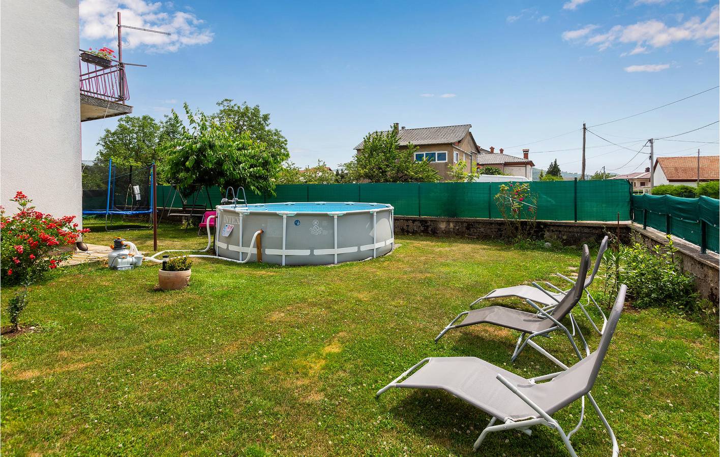 Ganze Ferienwohnung, Reizende 2-Zimmer-Wohnung mit Pool und Terrasse, 200 m vom Fluss entfernt in Primorje-Gorski Kotar