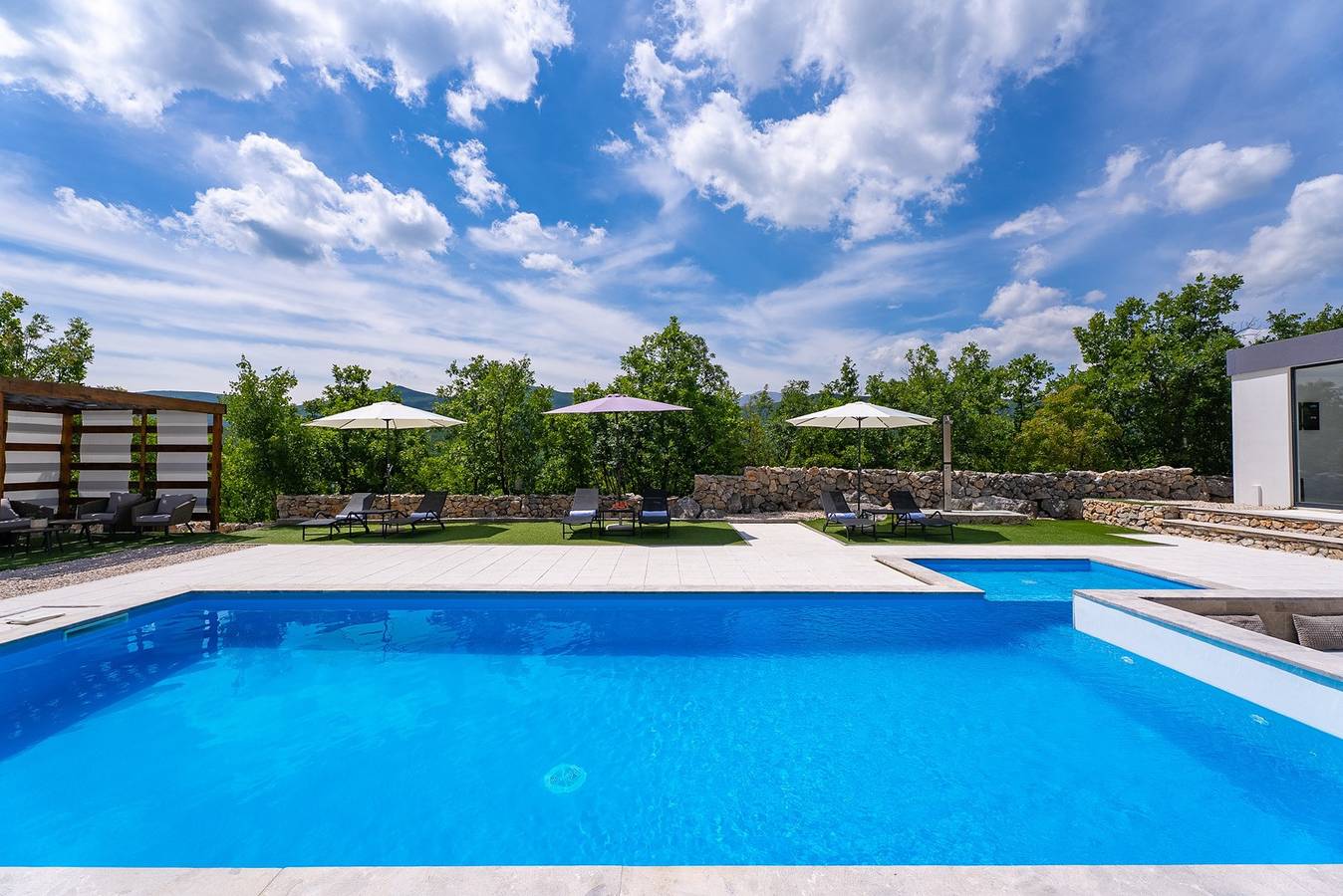 Villa Begovina mit privatem beheiztem Pool, Whirlpool, 4 Schlafzimmern in Imotski, Makarska Riviera