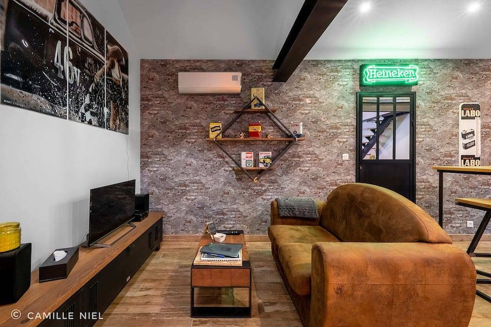 Loft Insolite Avec Jacuzzi Privatif et vue lac in Aiguebelette-le-Lac, Chambéry region
