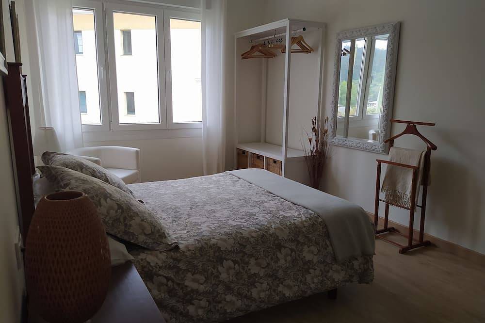 Casa do Olmo Villa with farm in an urban environment. Close to beaches. in Ortigueira, Galician Coast