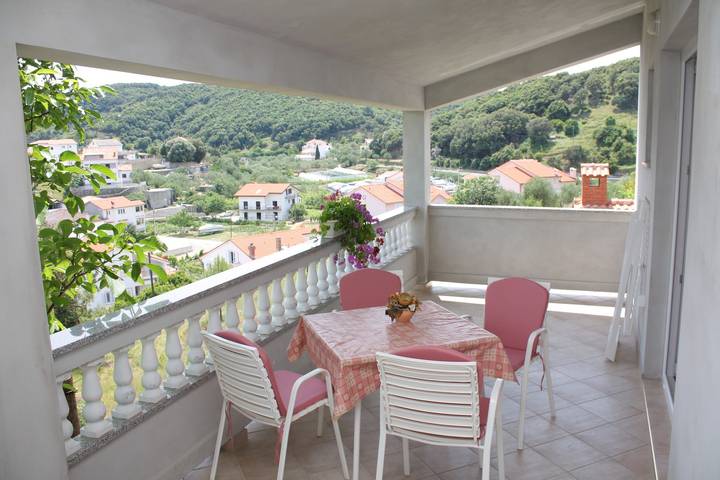 Ferienwohnung für 4 Personen, mit Balkon/Terrasse in Supetarska Draga