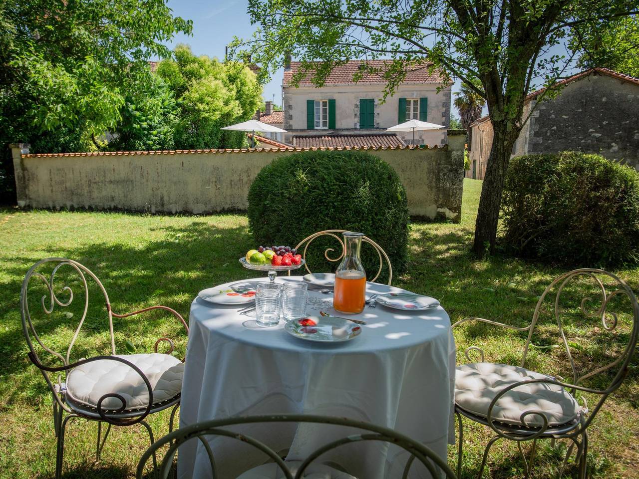 Two family houses by a river plus a private pool in Charente