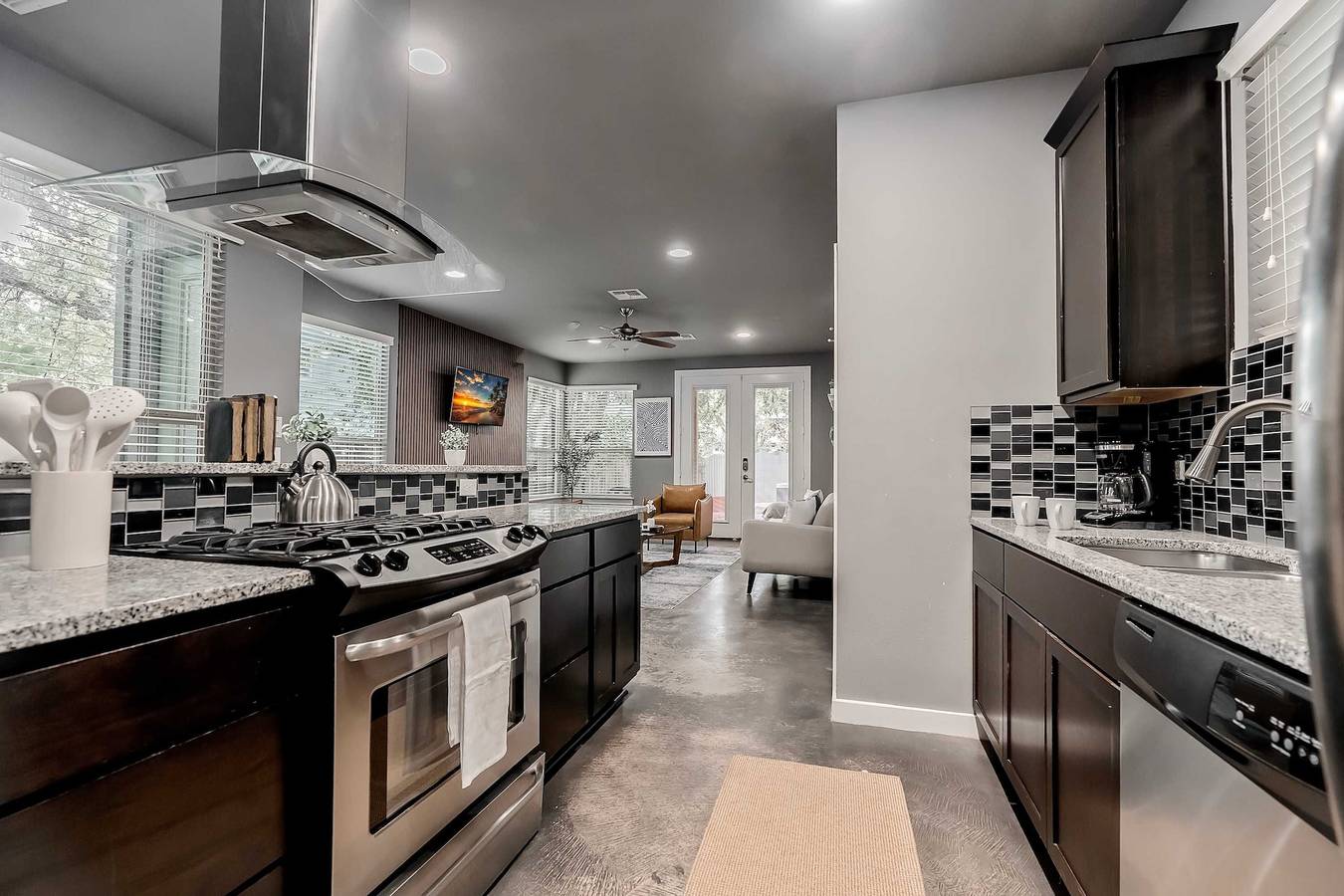 The Rosewood Retreat  6Br s   Hottub   Dogfriendly in Austin, Condado de Travis