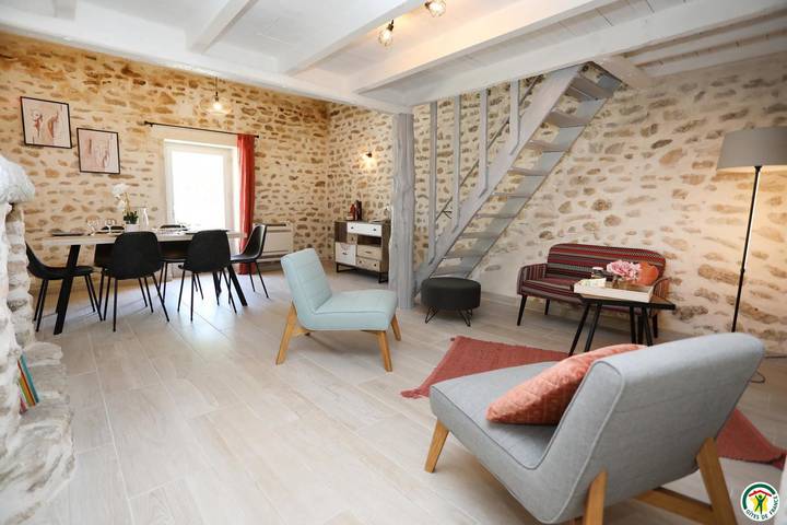 Casa de huéspedes para 6 personas, con terraza además de jardín y piscina - 1