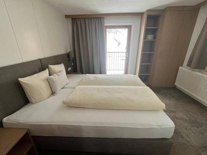 Ferienwohnung für 4 Personen, mit Balkon und Terrasse sowie Garten und Ausblick in Galtür - 3