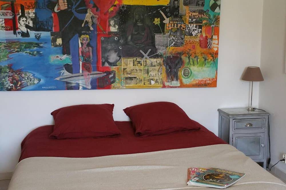 Warm summer Provencal villa, quiet, green, sunny, pisc/garden/jacu/petanque in Mouans-Sartoux, Cannes region