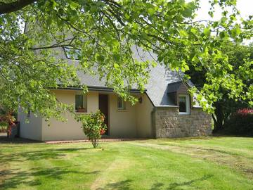 Gîte pour 4 personnes, avec terrasse et jardin à Penvénan