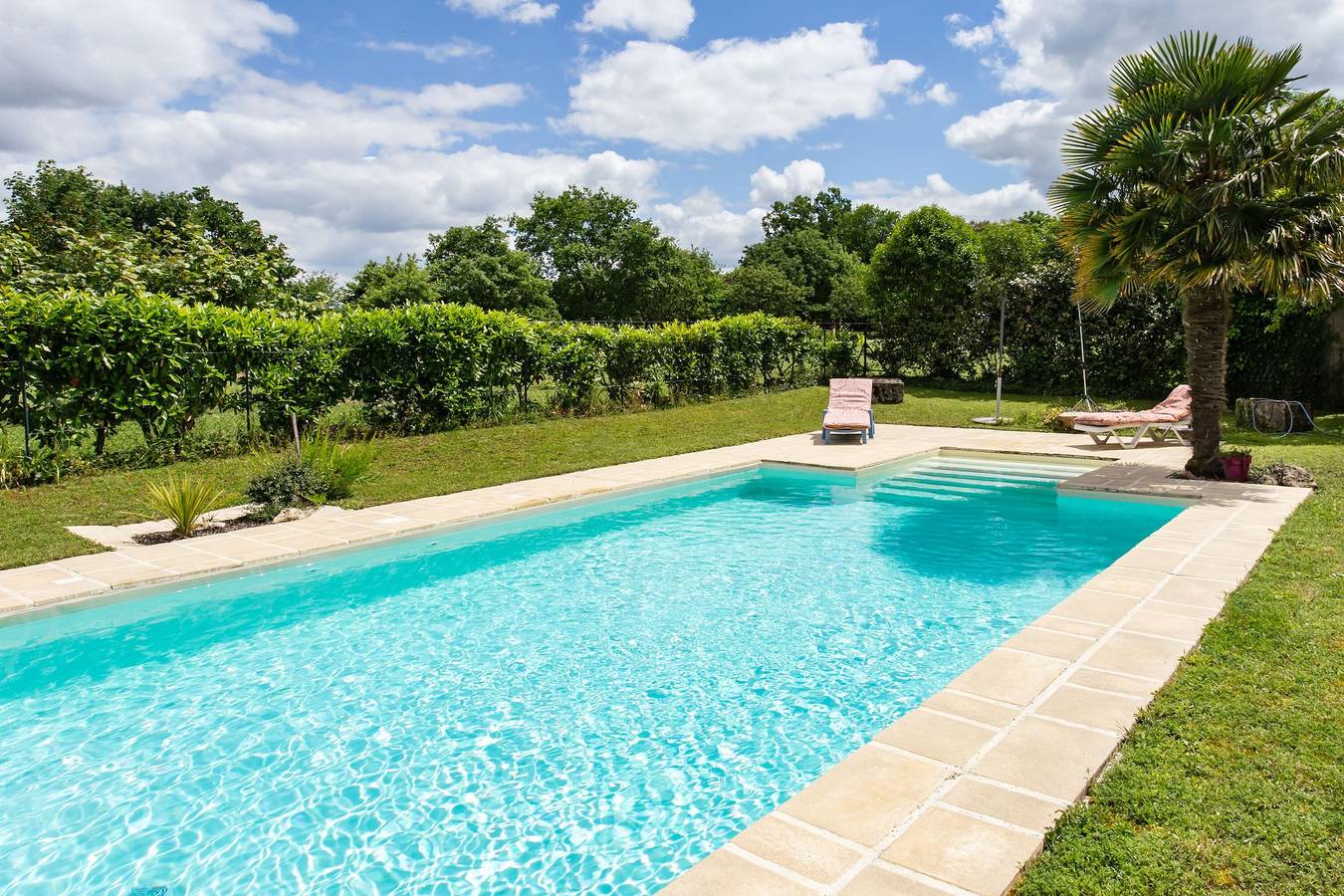 Ferienhaus „La Longère Claudine“ mit Gemeinschaftspool, Terrasse und Wlan in Fontenet, Saint-Jean-d'Angély und Umgebung