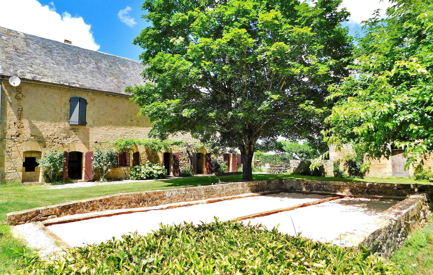 Appartement de luxe avec parking, piscine et WiFi près de Domme in Domme, Périgord Noir