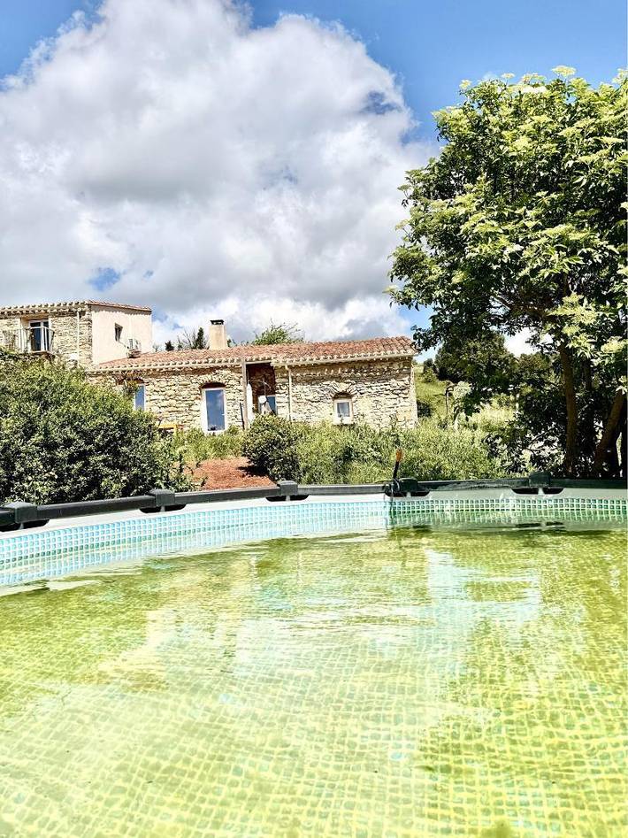 Gîte pour 6 personnes, avec terrasse ainsi que jardin et piscine à Albières