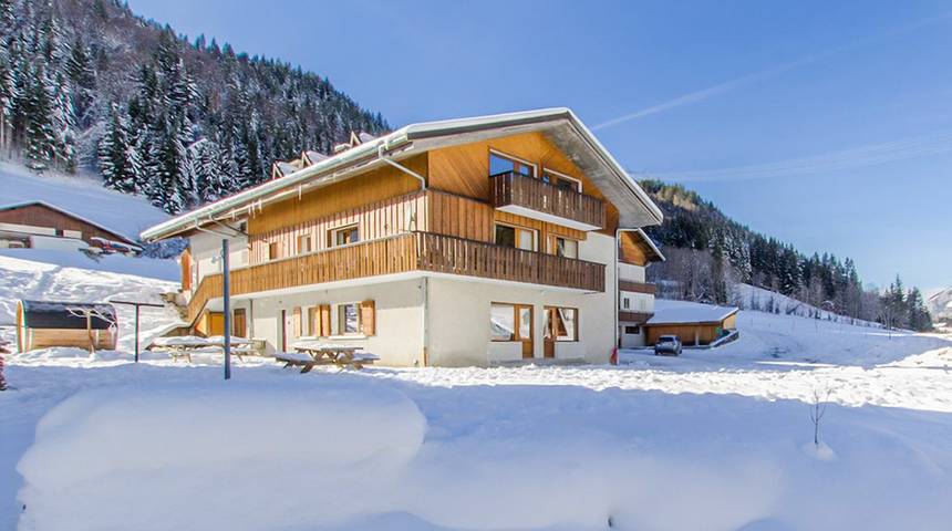 Vakantiehuis voor 15 personen, with Balkon and Whirlpool as well as Terras and Sauna in Abondance