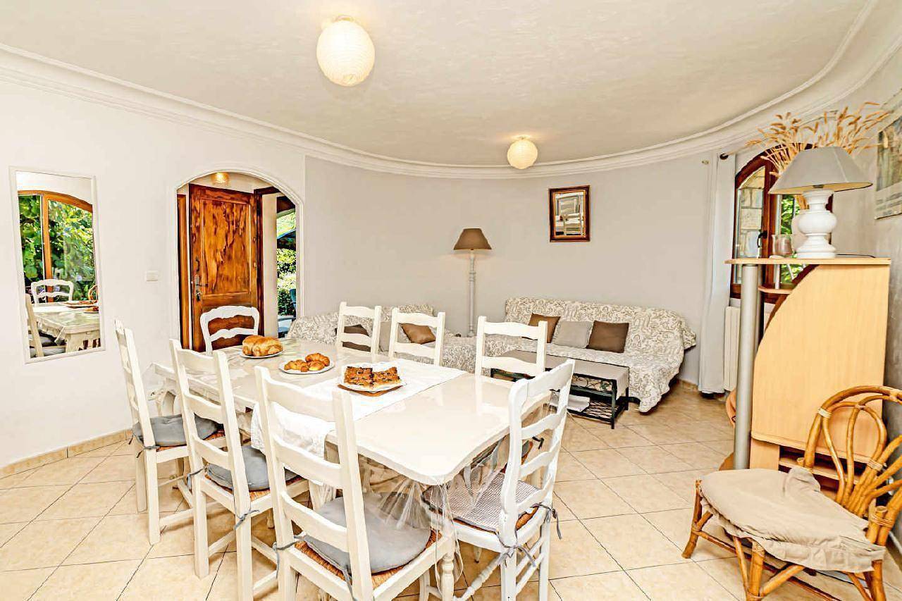 Ganze Ferienwohnung, Appartement in Le Bar-Sur-Loup mit Großer Terrasse in Le Bar-sur-Loup, Cannes und Umgebung