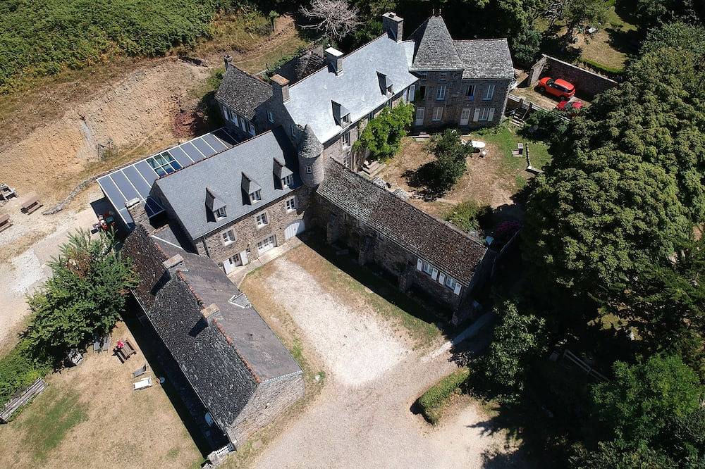Entire apartment, Right Wing Of The Manor House in Siouville-Hague, Côte de la Déroute