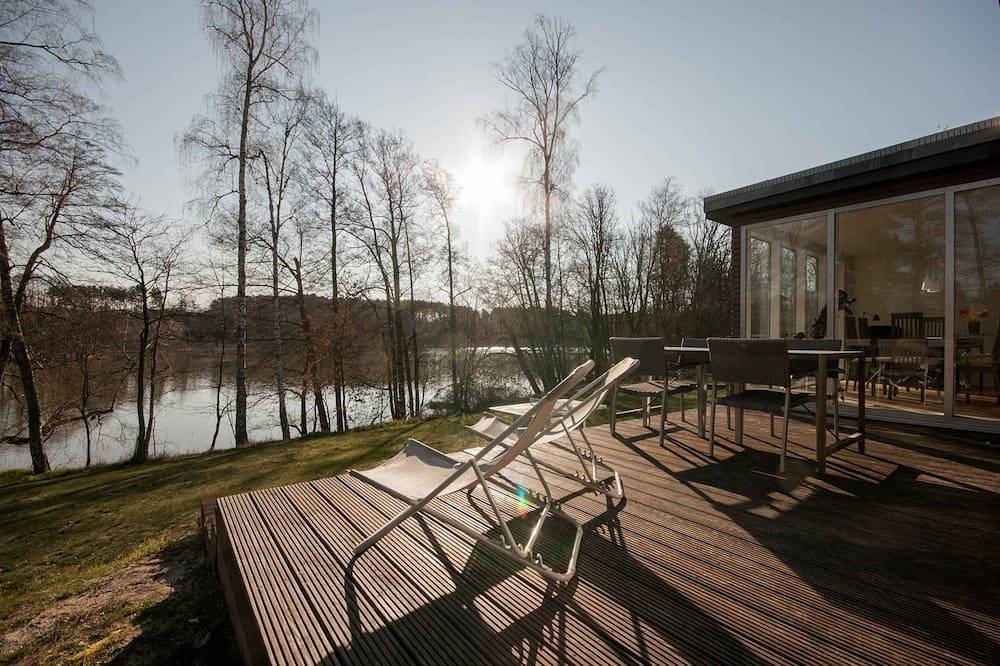 Backen mit Seeblick, Sauna + Kamin + Boot + 2500qm Garten in Chossewitz, Friedland
