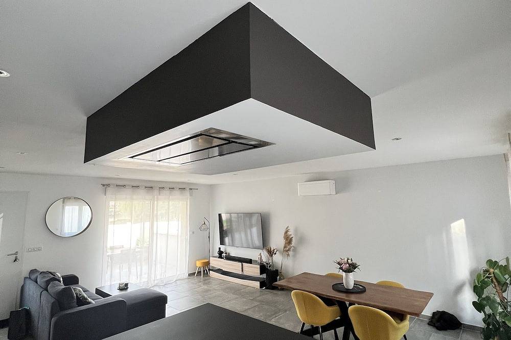 Maison individuelle avec piscine et dépendance in Pertuis, Parc naturel régional du Luberon