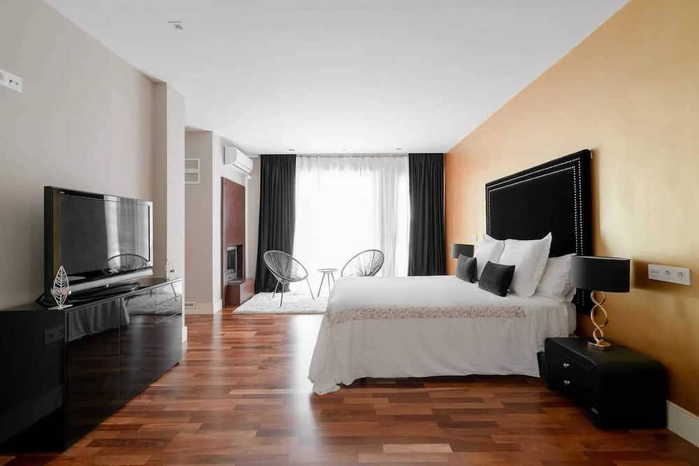 Homerez - Spacious Villa in Granada with Private Pool and Jacuzzi in La Zubia, Granada Province