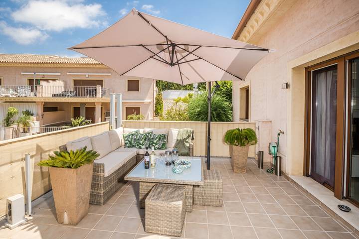 Apartamento para 6 personas, con terraza y jacuzzi además de piscina para niños y sauna en San Jaime