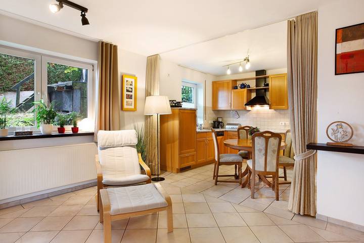 Ganze Wohnung, Ferienwohnung 'Rotdorn' mit Gemeinschaftsterrasse und WLAN in Schmallenberg, Hochsauerlandkreis