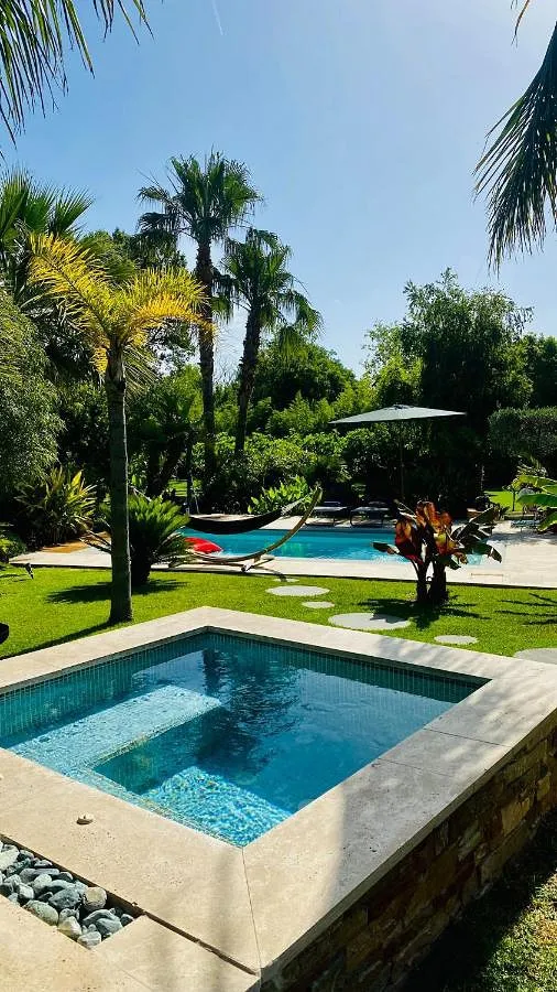 Apartamento de vacaciones para 2 personas, con vistas además de piscina y jardín - 1
