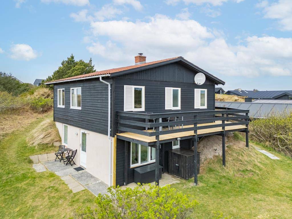 Ferienhaus in den Dünen – nur 400 Meter vom Meer entfernt in Henne, Varde