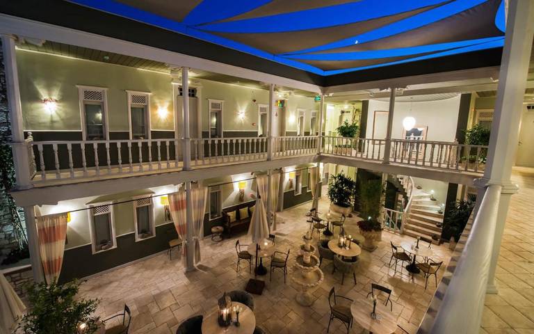 Hotel voor 2 personen, with uitzicht and tuin as well as zwembad in Cesme
