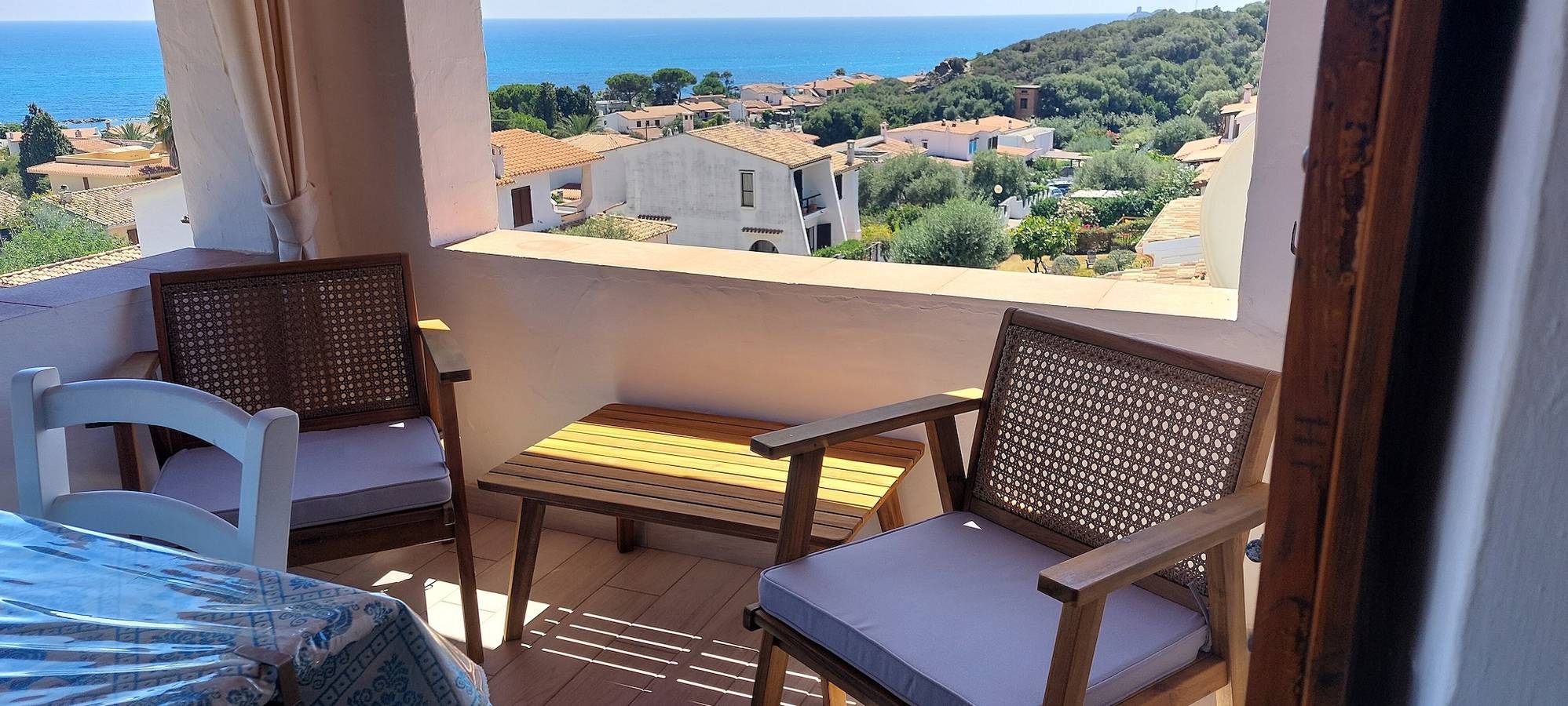 Maison de vacances 'Arcaidu' avec vue sur la mer, balcon et climatisation in Porto Columbu, Sarroch