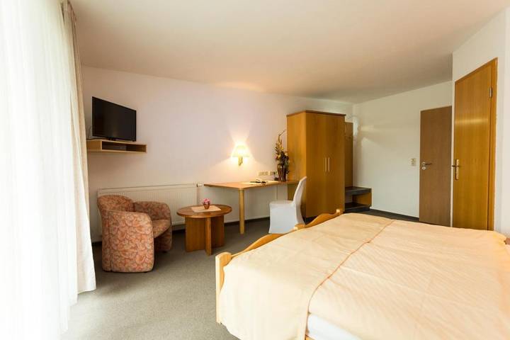 Hotel für 3 Personen, mit Balkon und Terrasse sowie Ausblick in Schenkendöbern - 3