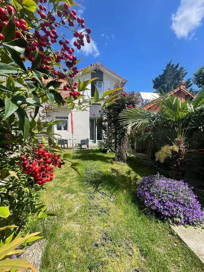 Gîte pour 2 personnes, avec terrasse et jardin à Cachan