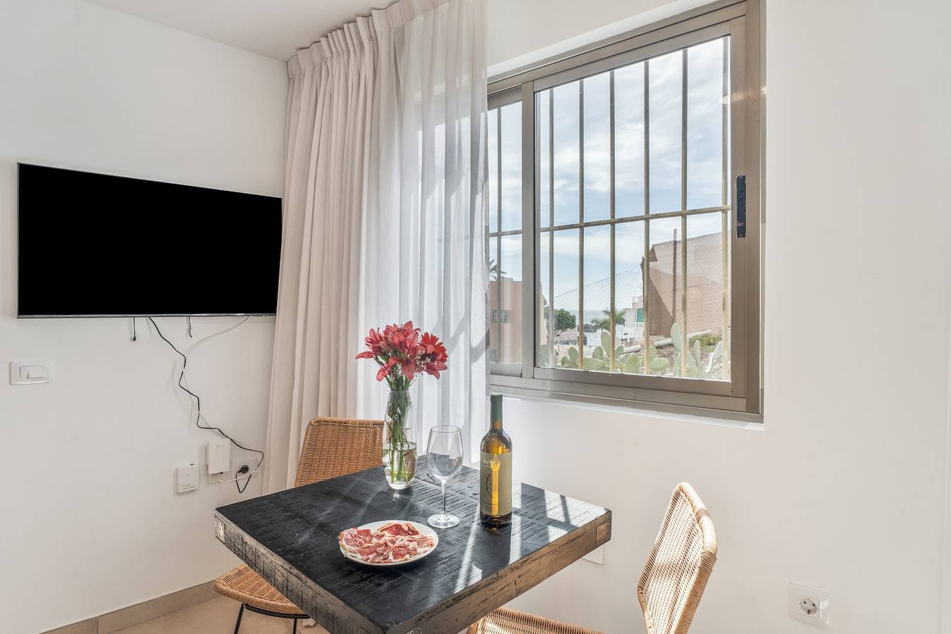Geheel appartement, Vakantieappartement 'Bellavista, Bajo B' met Zeezicht en Wi-Fi in Alcala, Guía de Isora