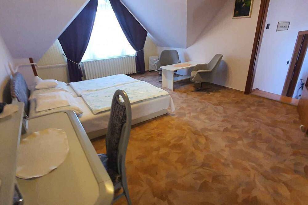 Entire apartment, Holiday apartment in a quiet area in Keszthely, Keszthely region