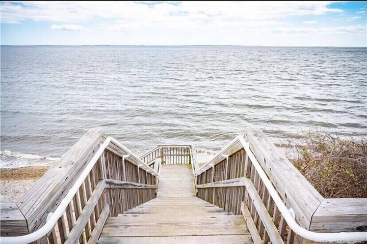 Vacation rental for 8 people, with balcony in Old Saybrook