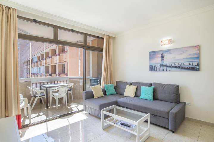 Ganze Wohnung, Ferienwohnung "Marina Sunny View" mit Wi-Fi, Garten & Terrasse in Fuengirola Zentrum, Fuengirola
